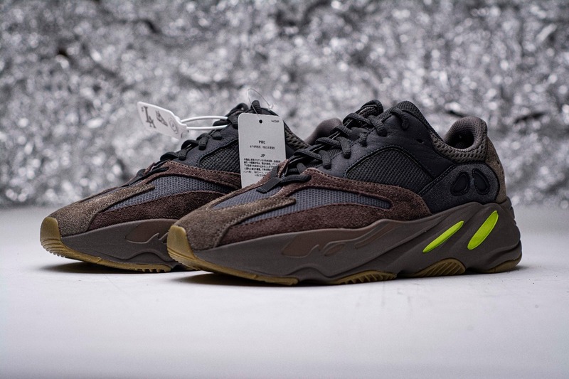 yeezy 700 mauve