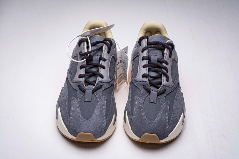 yeezy boost 700 magnet reps