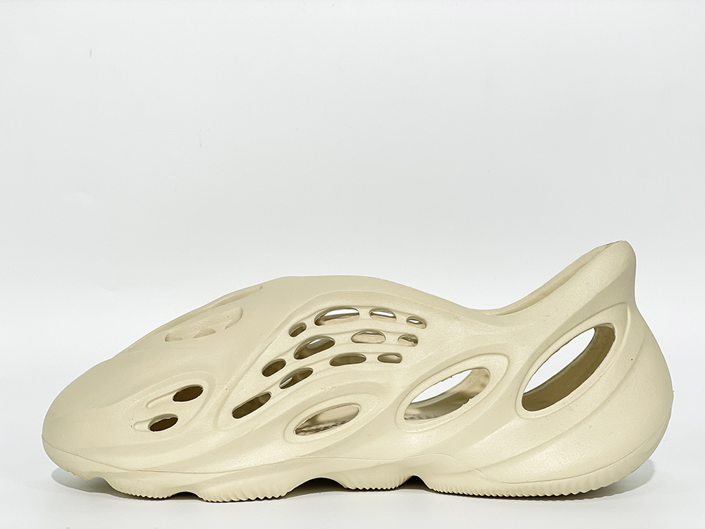 Ad*s yeezy foam rnnr sand