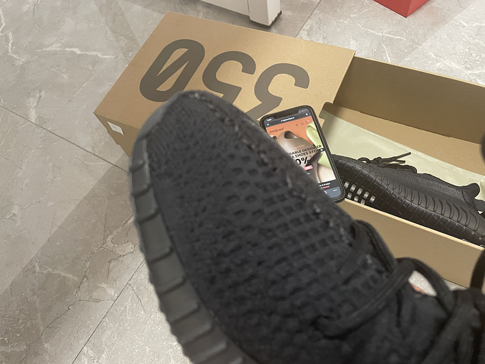 yeez 350 v2 onyx quality