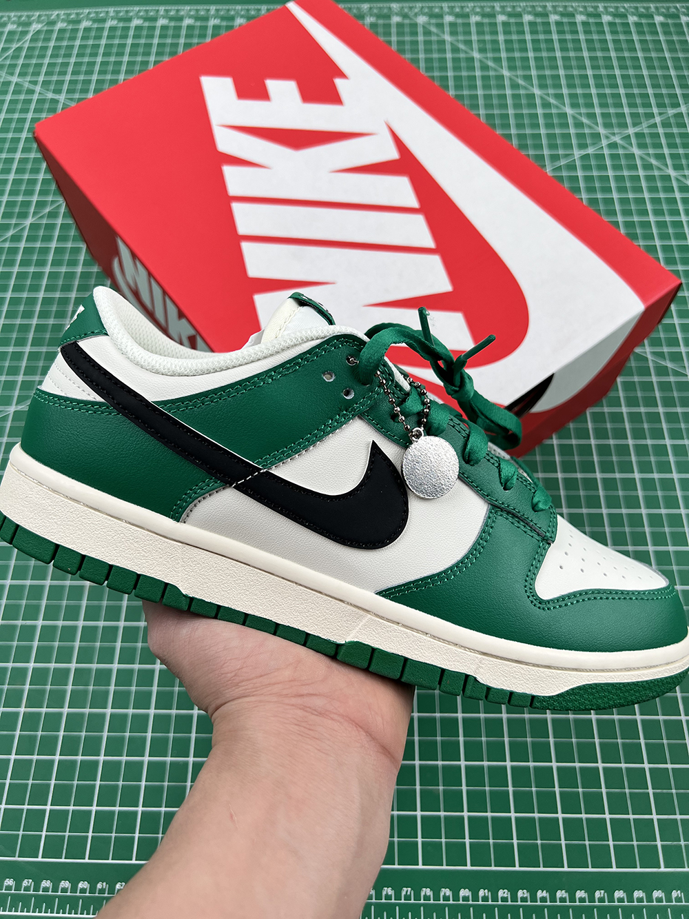 dunk low se lottery pack malachite green