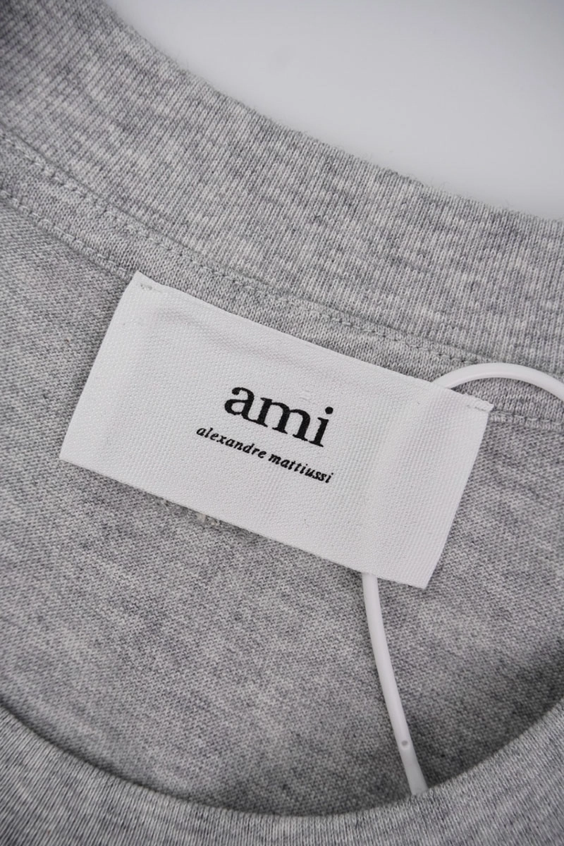 ami red heart logo embroidered t-shirt